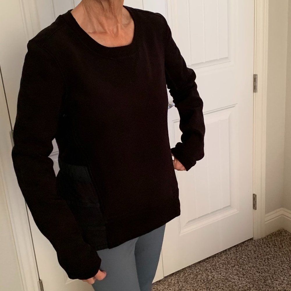 Beautiful Black Peplum Lululemon Sweater/Sweatshirt with zippers  💜